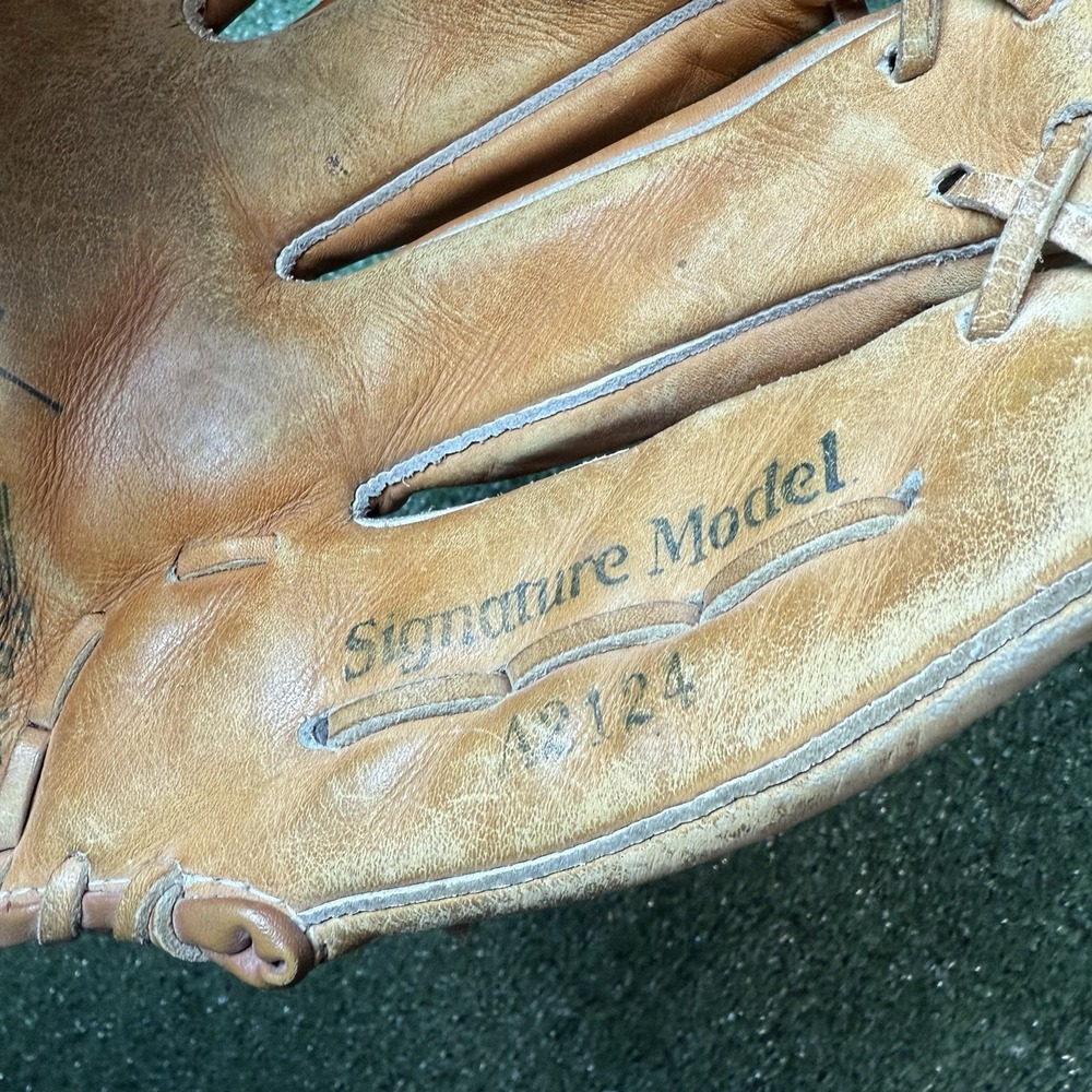Wilson Signature A2124 George Brett 12" Baseball Glove RHT Signature Model - Picture 6 of 11